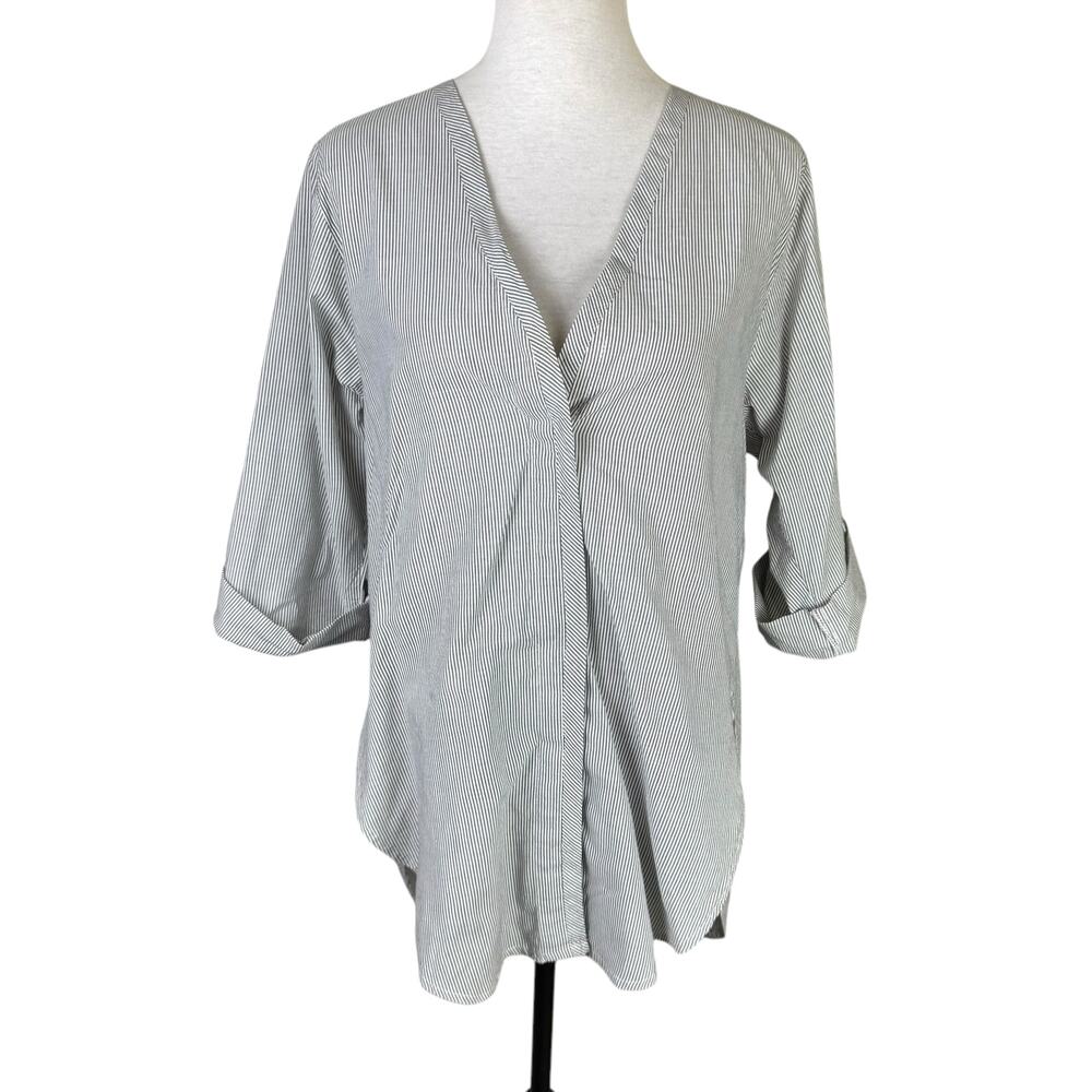 Koch Gray White Stripe Oversized Back Toggle V-neck 3/4 Sleeve Button Up Top